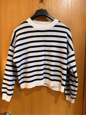 Aqua Striped Crewneck Sweater - White & Navy